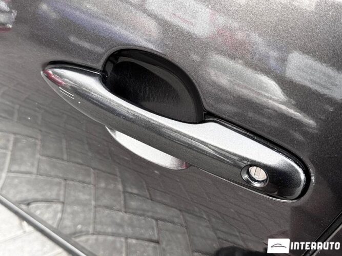 Toyota Prius 48 interauto-car