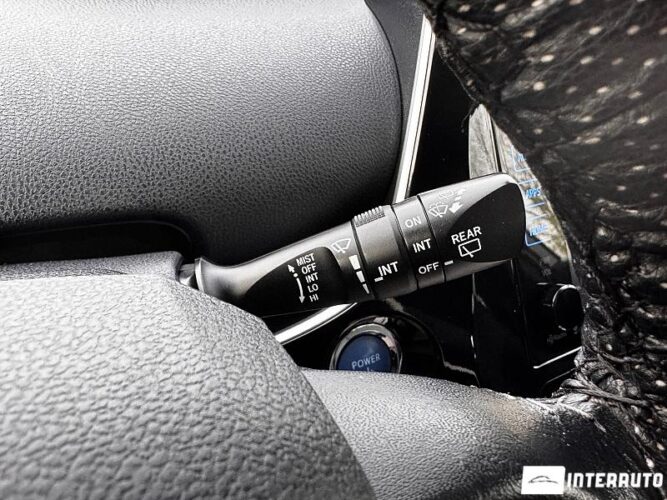 Toyota Prius 42 interauto-car