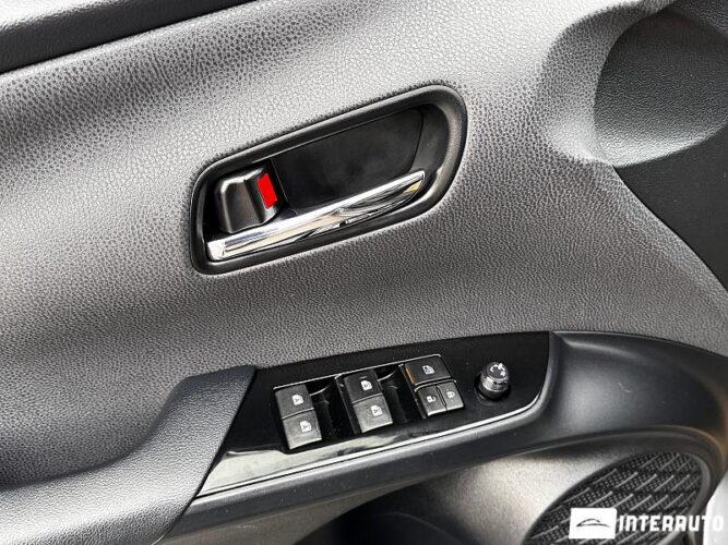 Toyota Prius 45 interauto-car