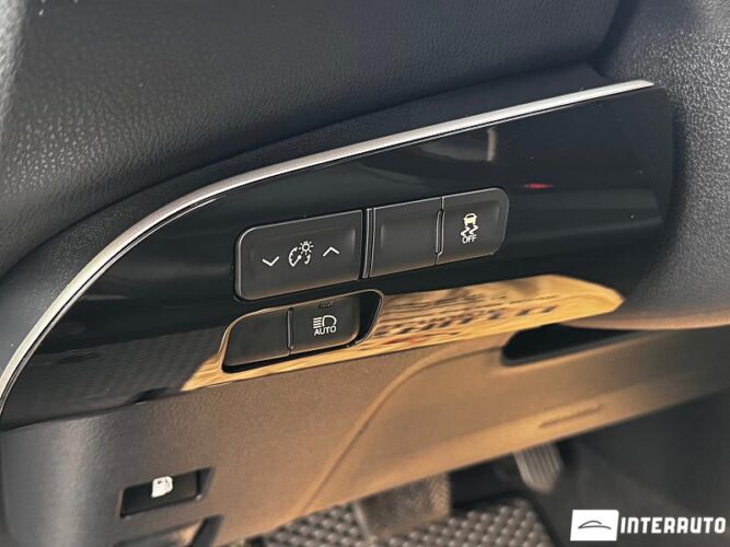 Toyota Prius 44 interauto-car