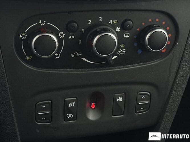 Dacia Logan MCV 38 interauto-car