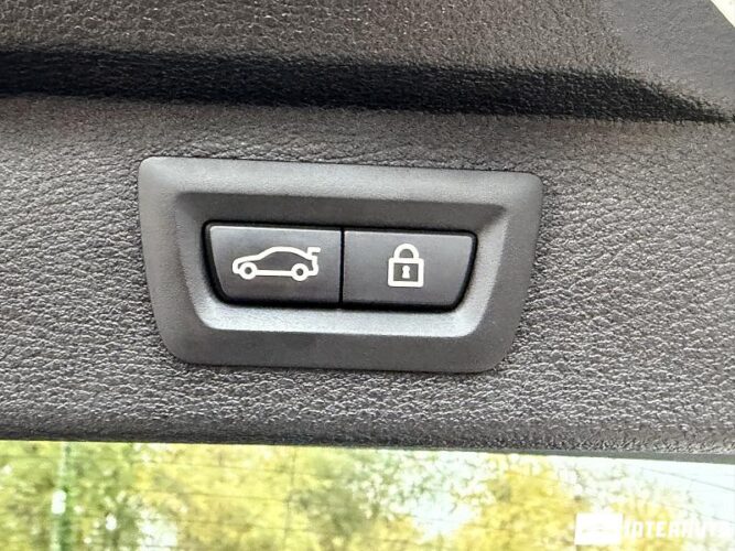 BMW X5 4.0e 56 interauto-car