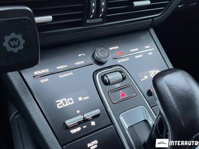 Porsche Cayenne 44 interauto-car