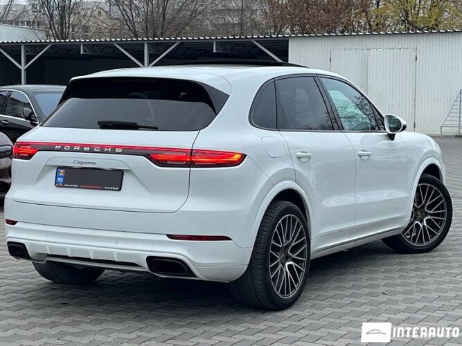 Porsche Cayenne 33 interauto-car