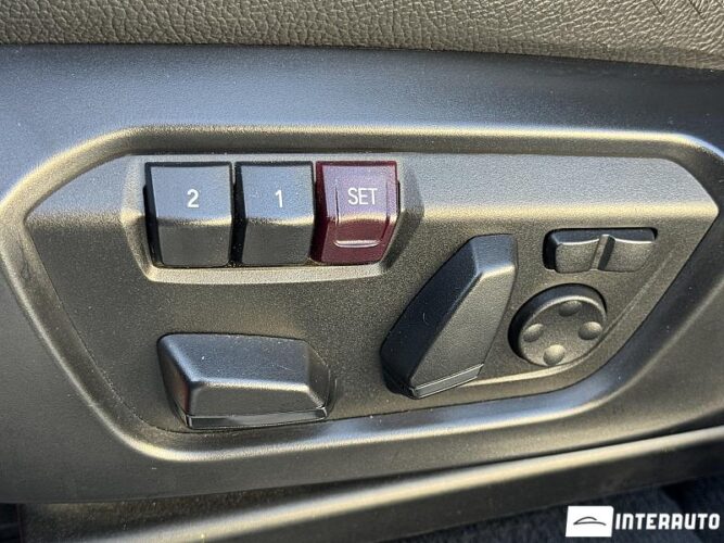 BMW X4 2.8i 50 interauto-car