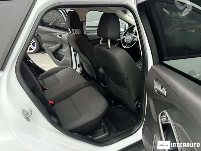 Ford Focus 42 interauto-car