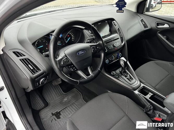 Ford Focus 34 interauto-car
