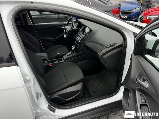 Ford Focus 32 interauto-car