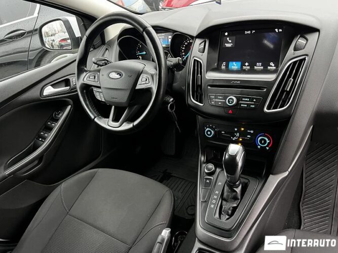 Ford Focus 33 interauto-car