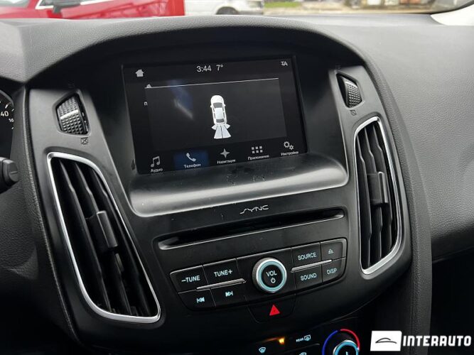 Ford Focus 37 interauto-car