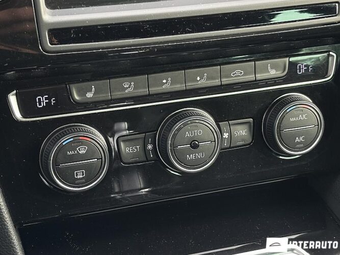 Volkswagen Passat GTE 44 interauto-car