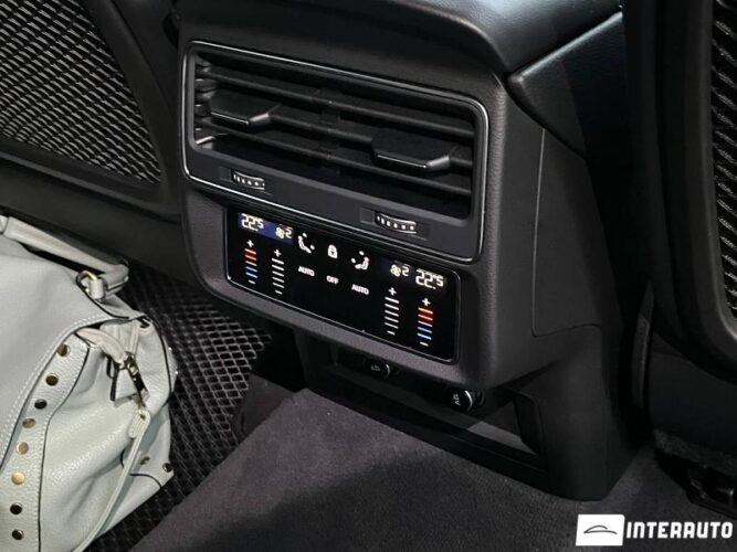 Audi Q7 42 interauto-car