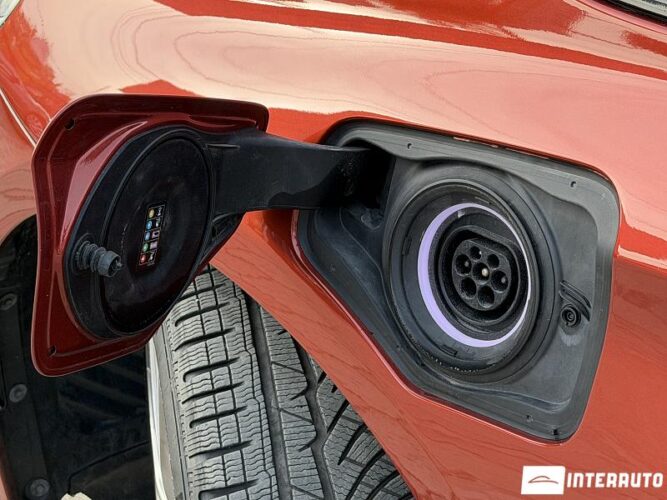 BMW 225XE 36 interauto-car