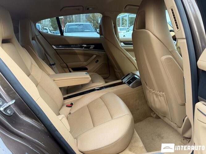 Porsche Panamera 44 interauto-car