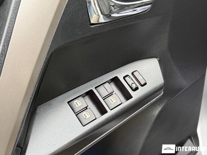 Toyota Rav-4 35 interauto-car