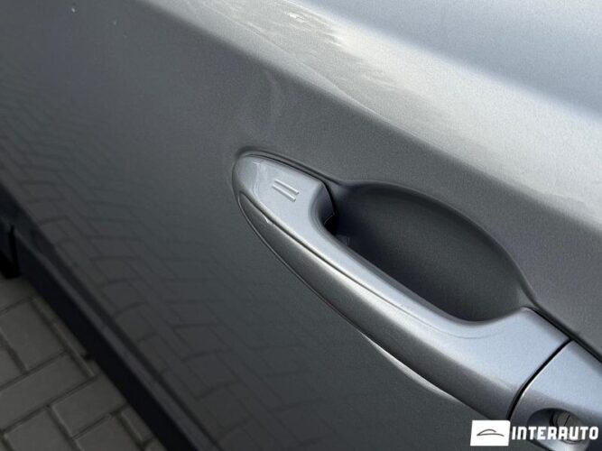 Toyota Rav-4 33 interauto-car