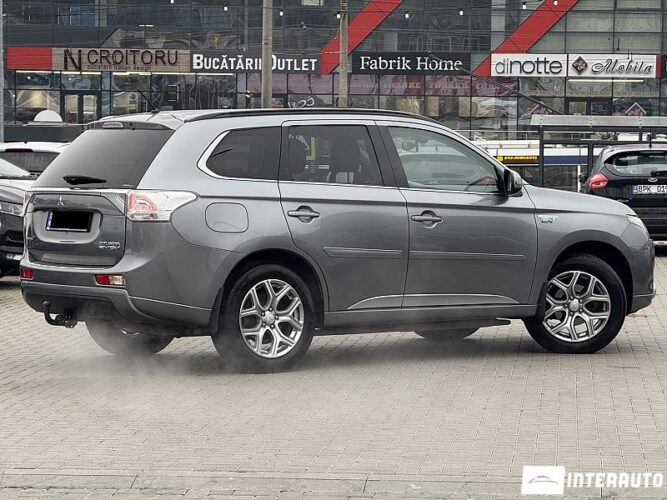 Mitsubishi Outlander 36 interauto-car