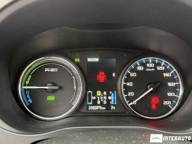 Mitsubishi Outlander 41 interauto-car