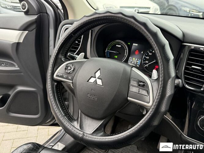 Mitsubishi Outlander 40 interauto-car