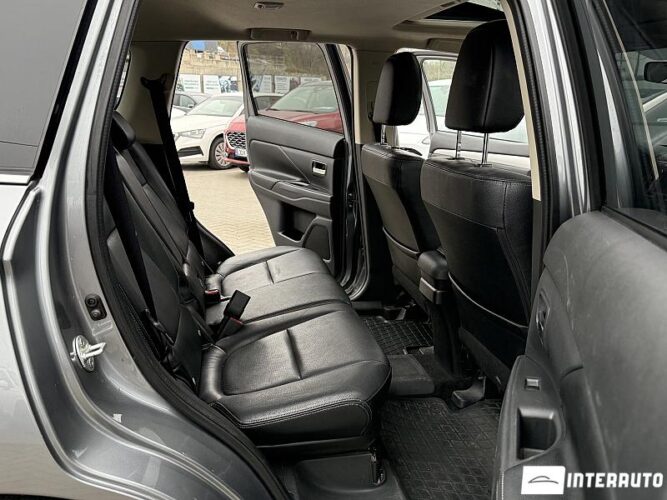 Mitsubishi Outlander 47 interauto-car