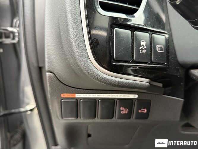 Mitsubishi Outlander 53 interauto-car