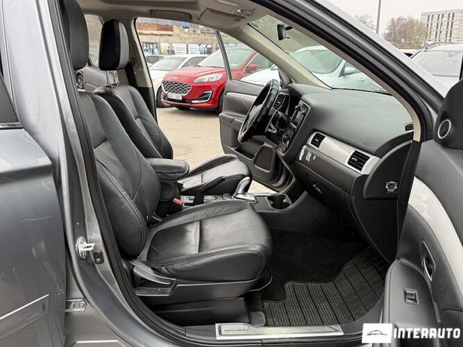 Mitsubishi Outlander 49 interauto-car