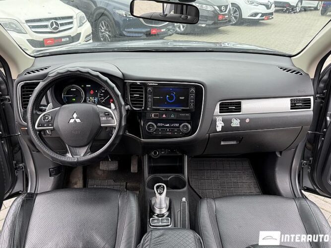 Mitsubishi Outlander 39 interauto-car