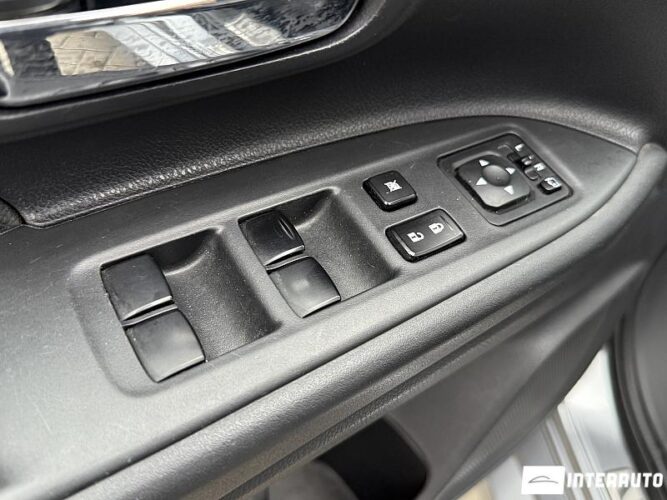 Mitsubishi Outlander 52 interauto-car