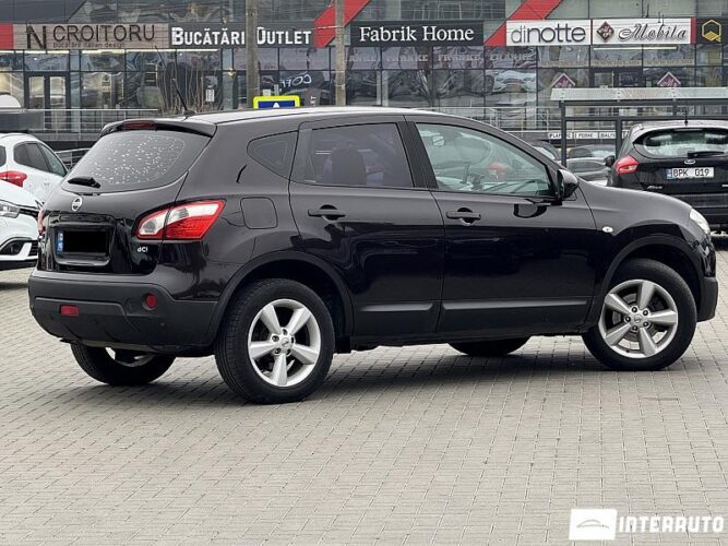 Nissan Qashqai 32 interauto-car