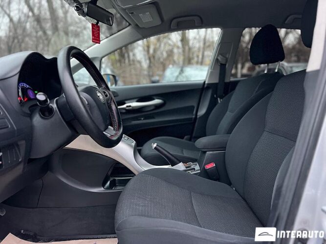 Toyota Auris 34 interauto-car