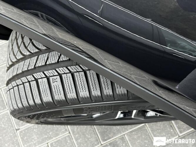 BMW X4 2.0D 52 interauto-car