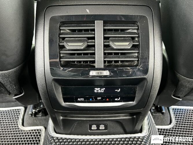 BMW X4 2.0D 46 interauto-car