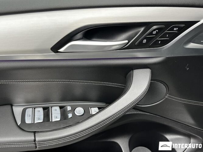 BMW X4 2.0D 47 interauto-car