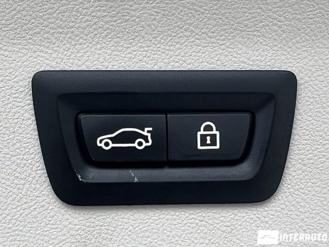 BMW X4 2.0D 53 interauto-car