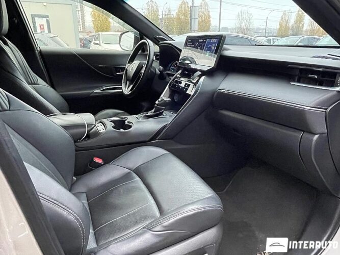 Toyota Venza 45 interauto-car