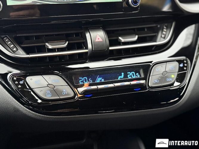 Toyota C-HR 41 interauto-car