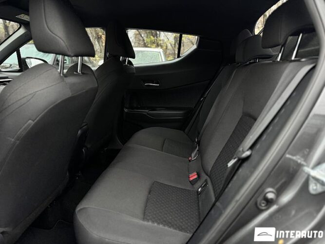 Toyota C-HR 44 interauto-car