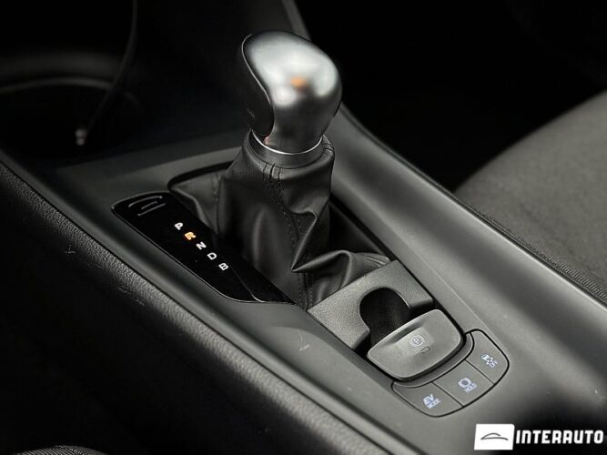 Toyota C-HR 42 interauto-car