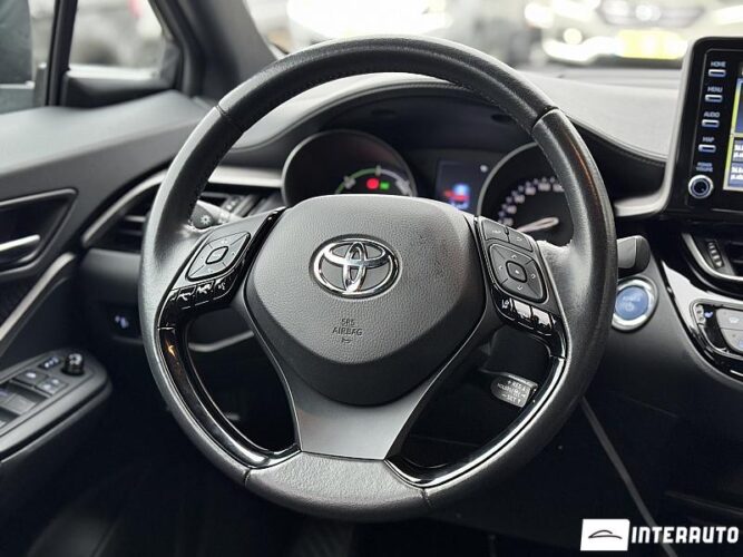 Toyota C-HR 38 interauto-car