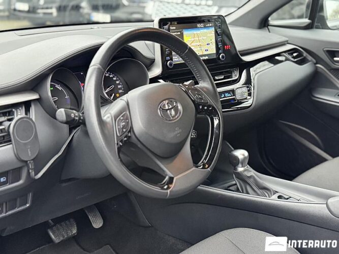 Toyota C-HR 36 interauto-car