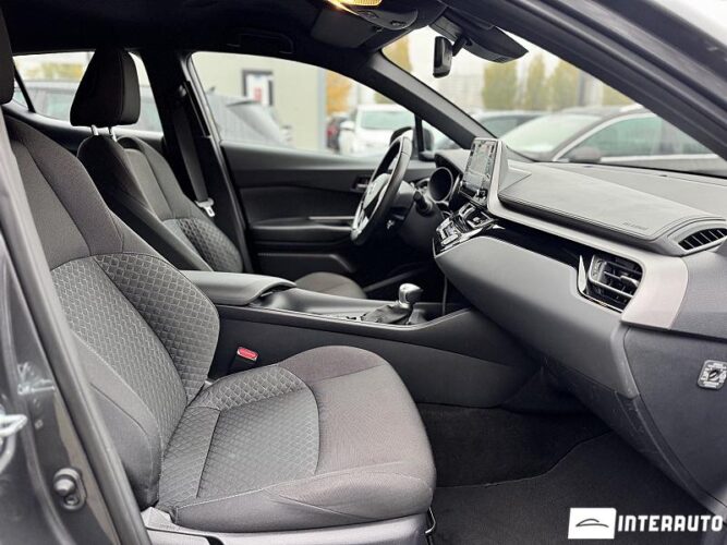 Toyota C-HR 46 interauto-car