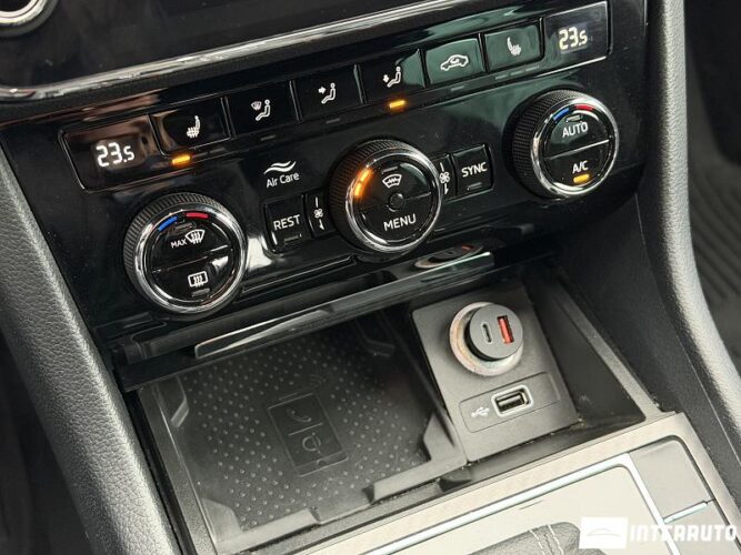 Skoda Superb 48 interauto-car