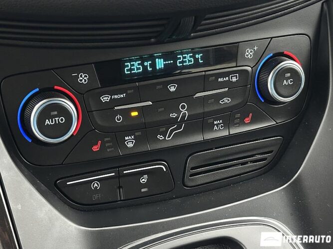 Ford Kuga 41 interauto-car