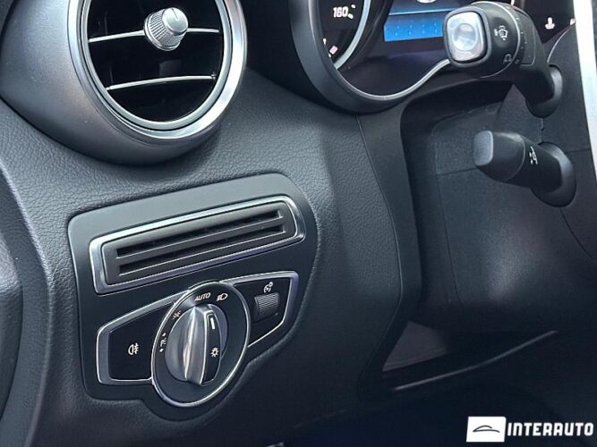 Mercedes C 300 48 interauto-car