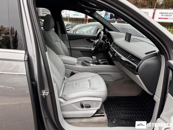 Audi Q7 40 interauto-car