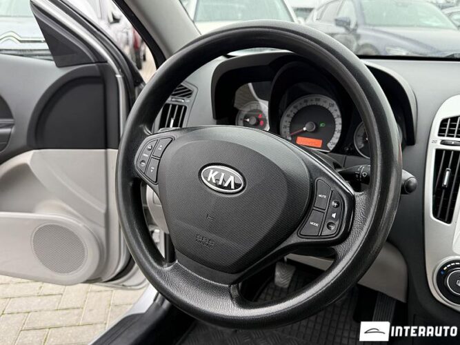 Kia Ceed 32 interauto-car