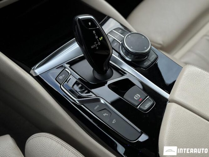 BMW 530e 49 interauto-car