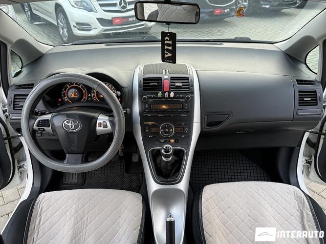 Toyota Auris 32 interauto-car