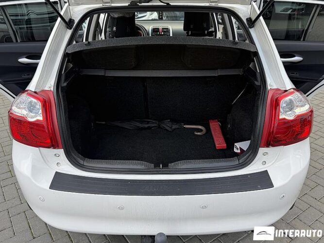 Toyota Auris 42 interauto-car