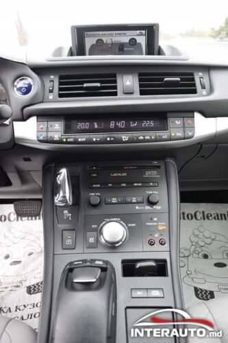 Lexus CT 200h 41 interauto-car